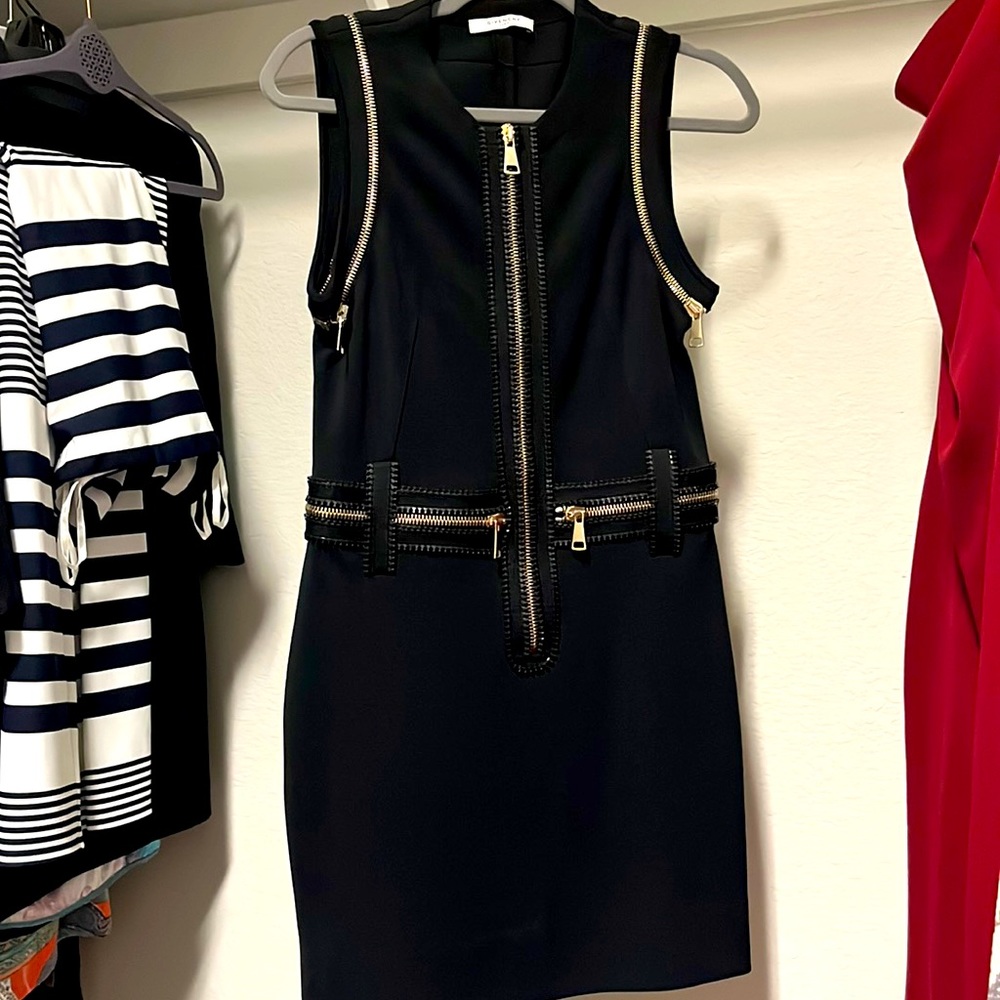 Gyvenchy dress Large but fits like a size 4-6. Stretchy
